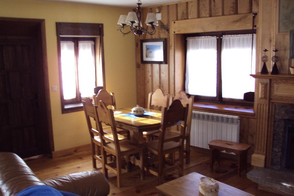 Artesano I Y III Guest House Navarredonda de Gredos Ruang foto