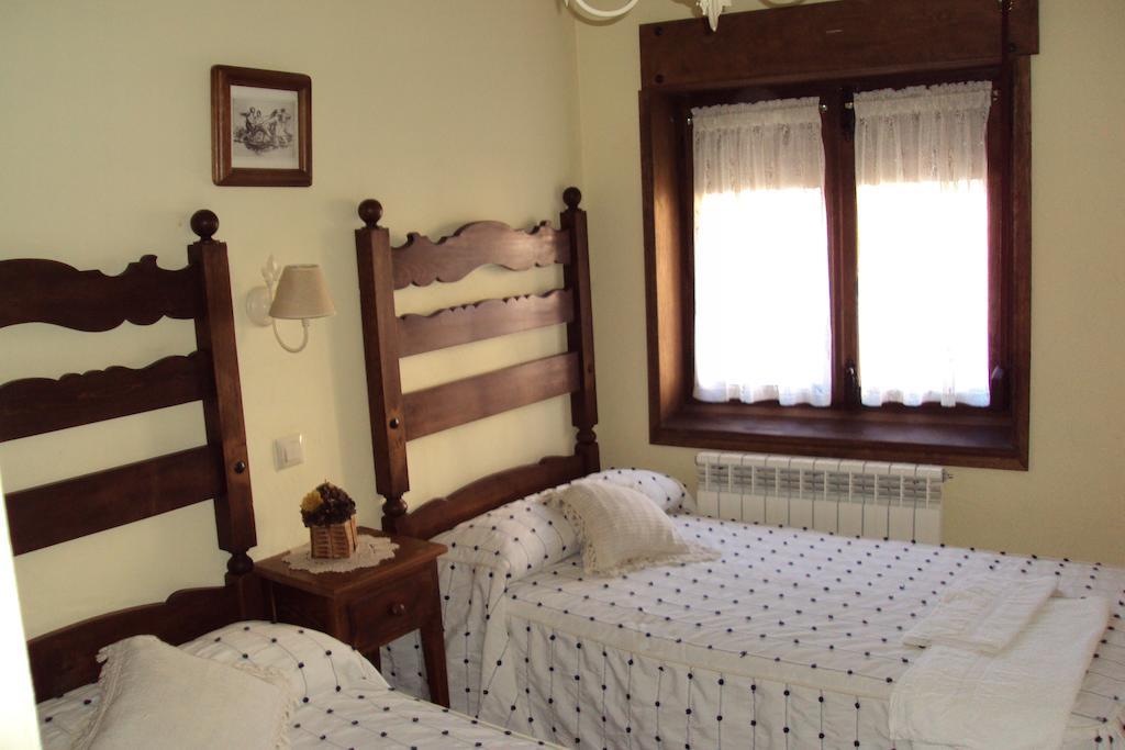 Artesano I Y III Guest House Navarredonda de Gredos Ruang foto