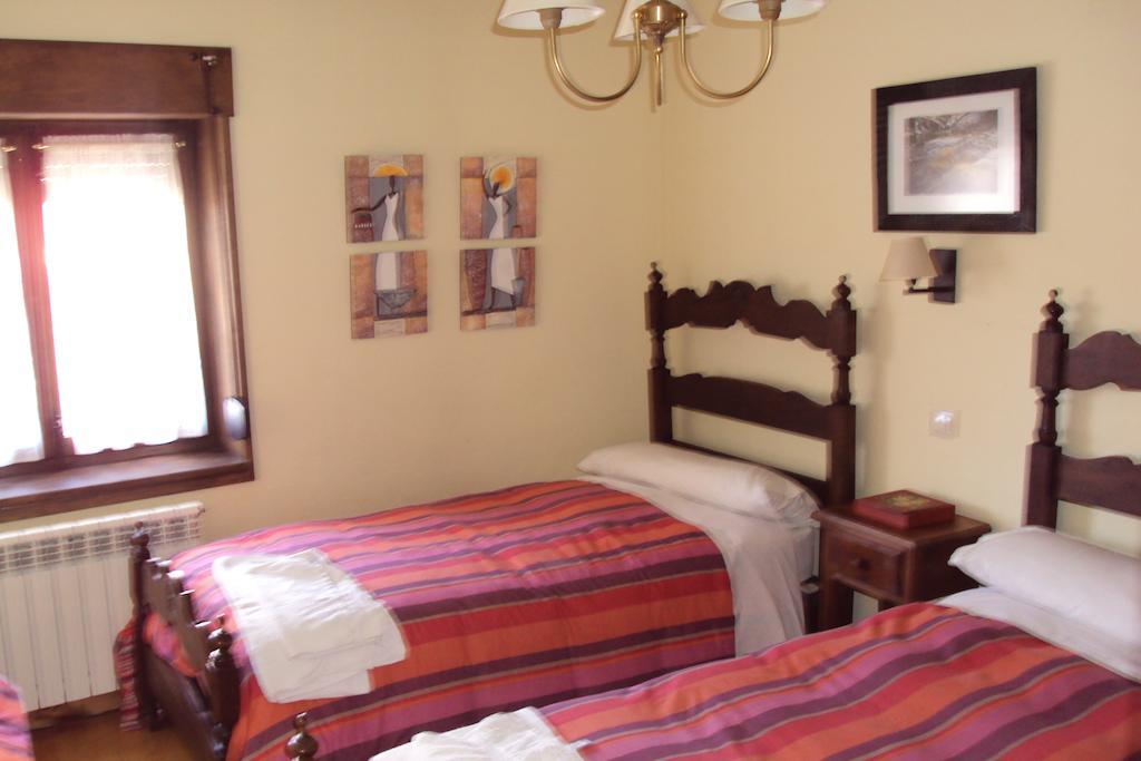 Artesano I Y III Guest House Navarredonda de Gredos Ruang foto