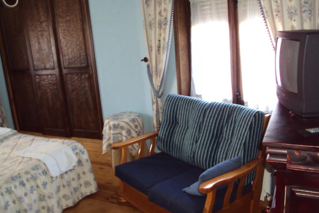 Artesano I Y III Guest House Navarredonda de Gredos Ruang foto